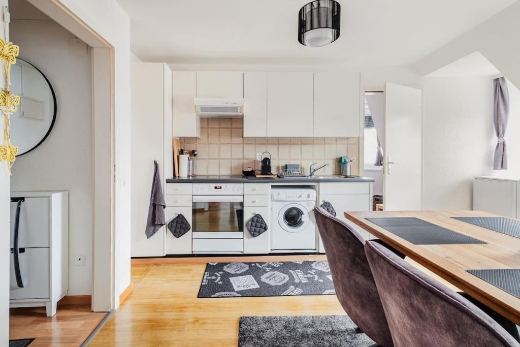 Charmante Wohnung An Beliebter, Urbaner Lage Zürich Exteriör bild